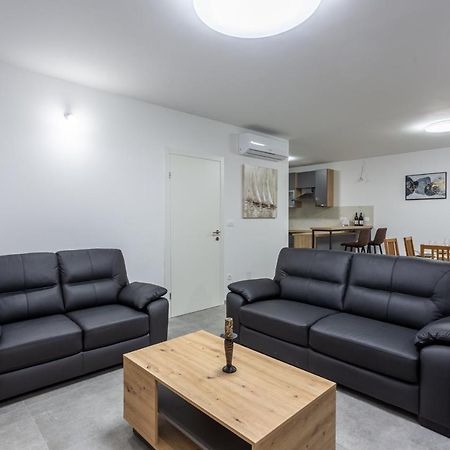 Secluded House - Guaranteed Privacy - Heated Pool Vila Klis Exterior foto