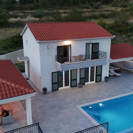 Secluded House - Guaranteed Privacy - Heated Pool Vila Klis Exterior foto