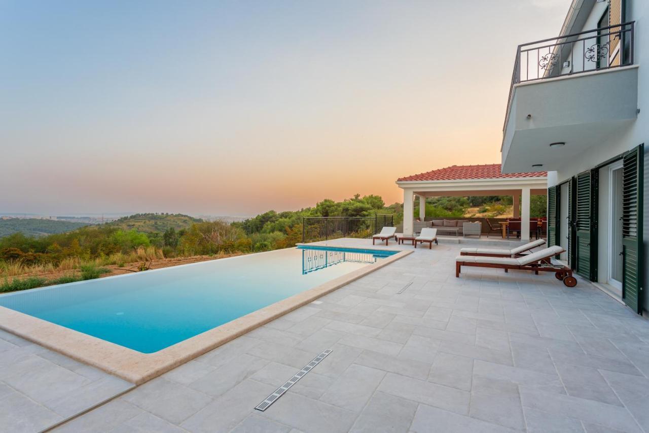 Secluded House - Guaranteed Privacy - Heated Pool Vila Klis Exterior foto