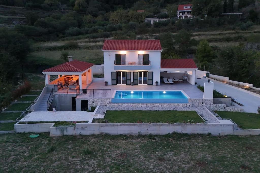 Secluded House - Guaranteed Privacy - Heated Pool Vila Klis Exterior foto